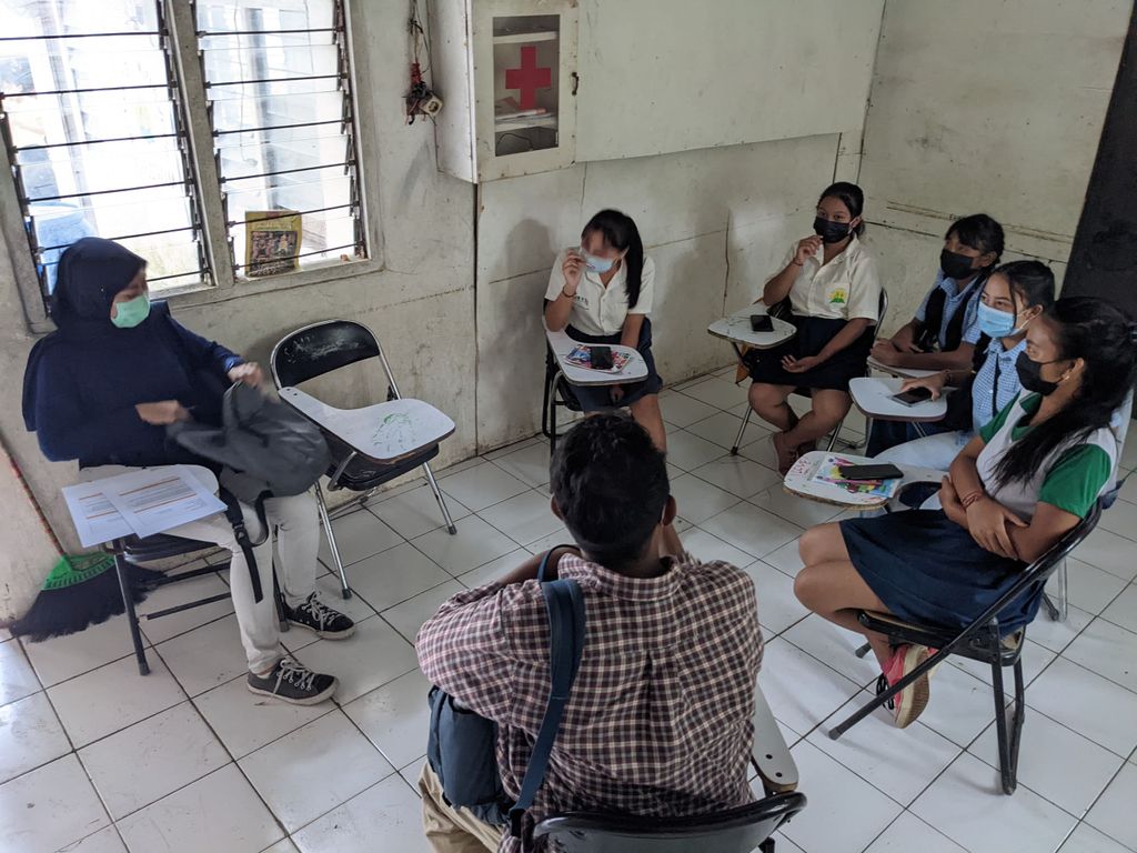 Kopernik collaborates with inibudi.org to provide digital learning materials for teachers and students in Ban Village, Bali.