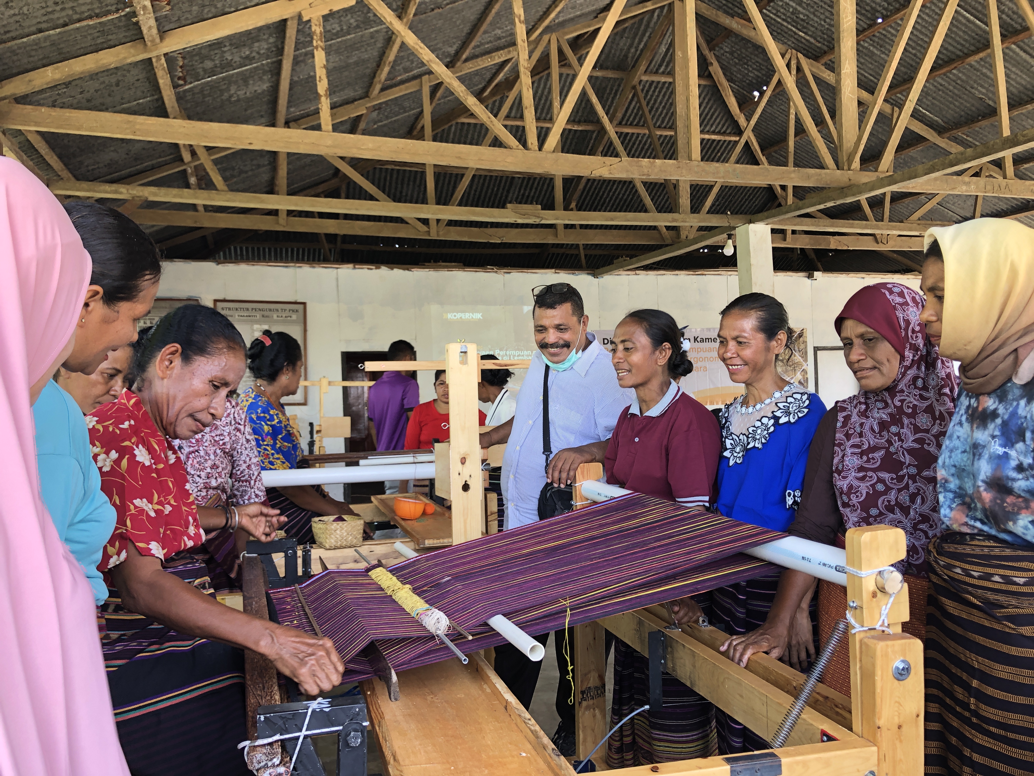 Kame Tane: Supporting Women Weavers in Adonara and Lembata with Ergonomic Weaving Tools